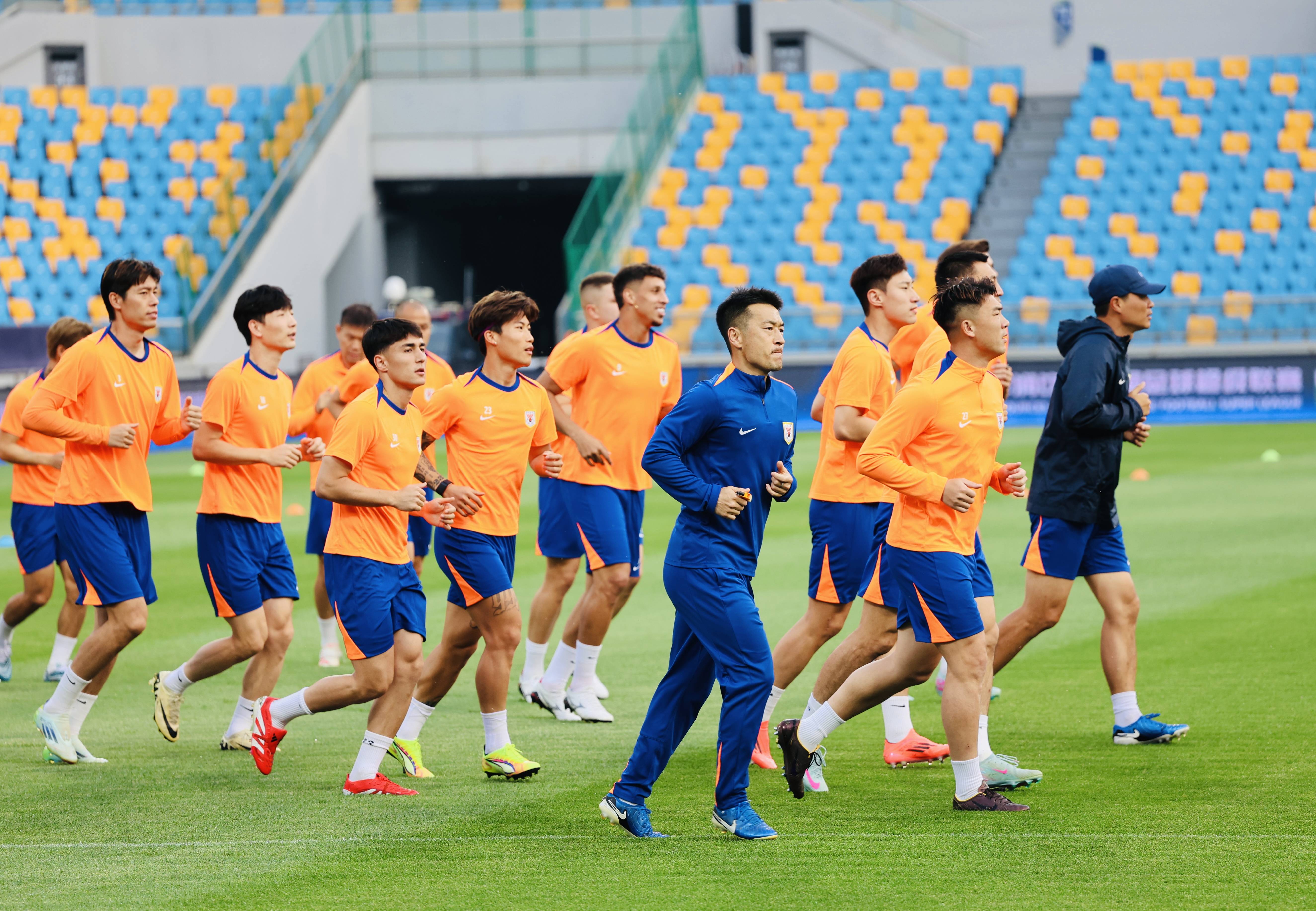 泰达队球迷助威声势浩大,助力球队取胜的是谁